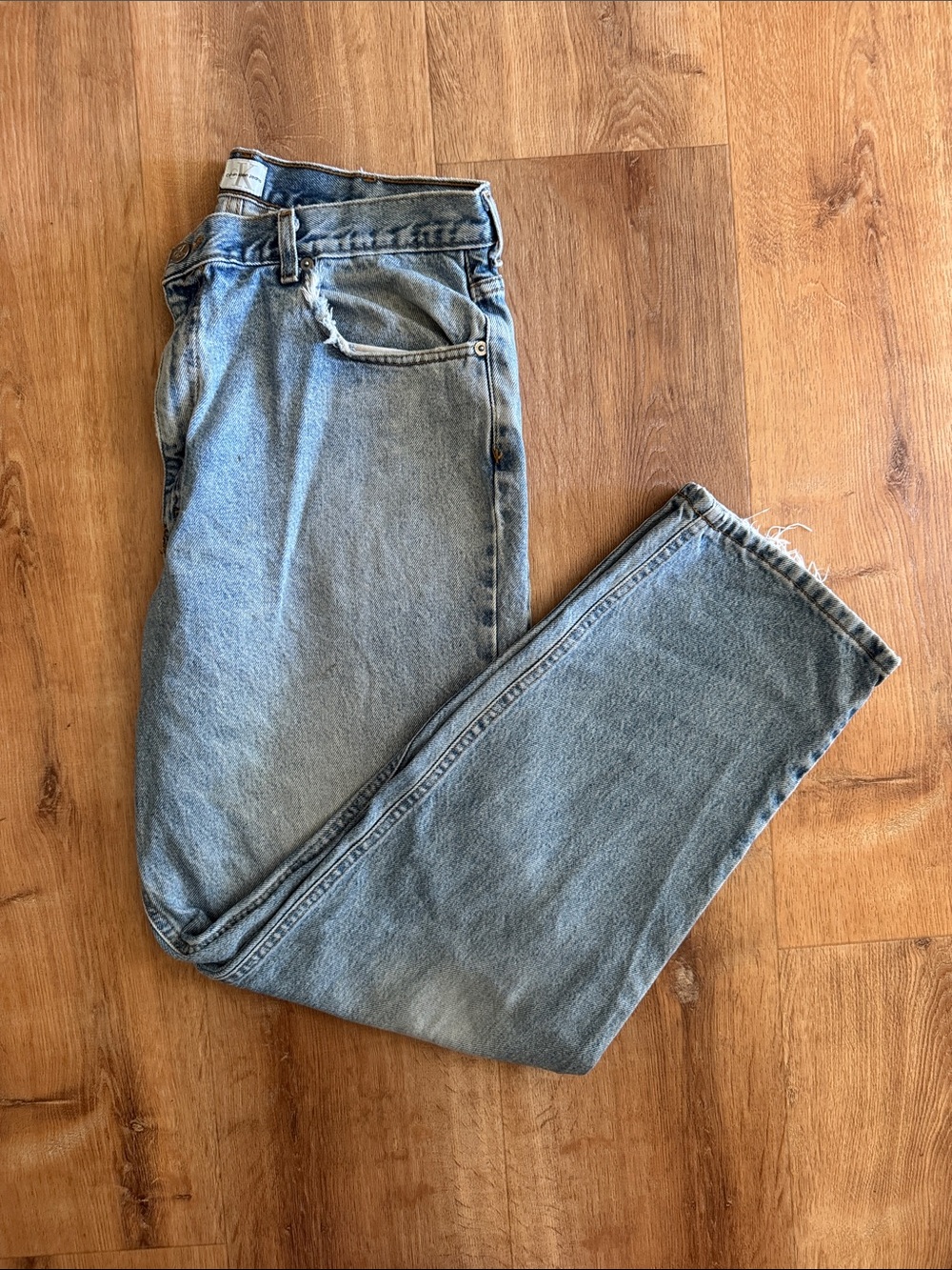 Distressed Calvin Klein Jeans Light Wash Relaxed Straight Men's Jeans 36